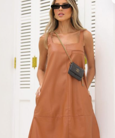 Salopete em Couro Rosa